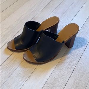 Slip-on leather pumps